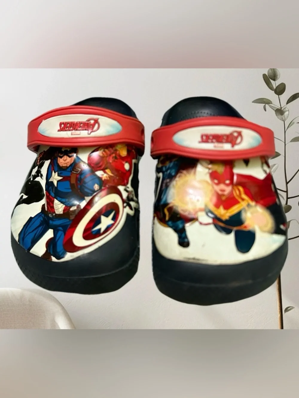 CROCS Kids Marvel Avengers Clog Sandals - Black and Red 12